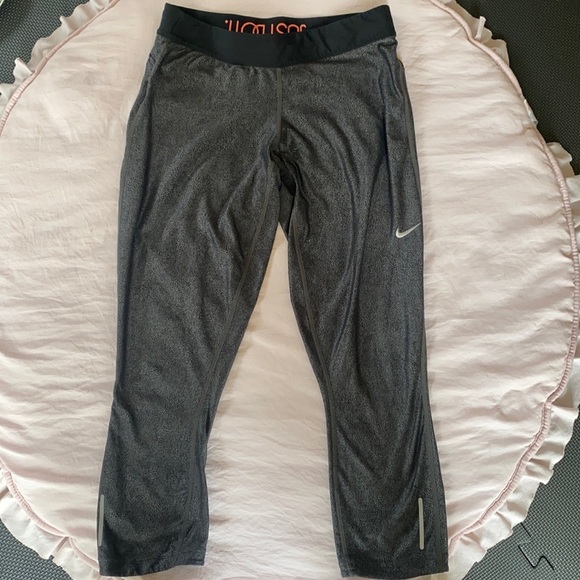 Nike Printed Relay Capri Running Tights Size M - Picture 1 of 11